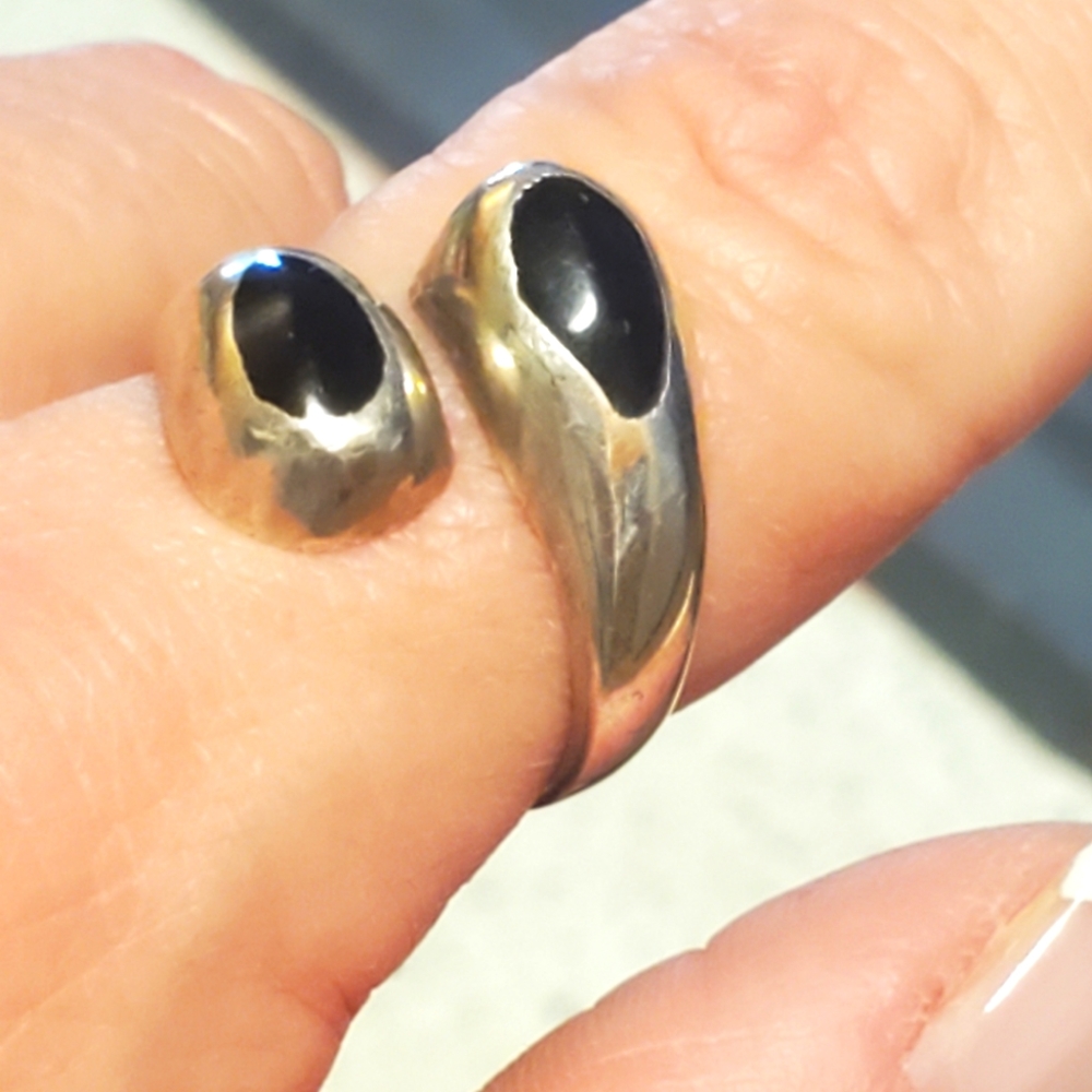 Mexico sterling and onyx bypass ring size 7.5